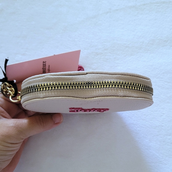 Juicy🍊 Couture "Can't Tame Her" Heart❤ Zip Around Coin🪙 Purse - NWT - Picture 5 of 14